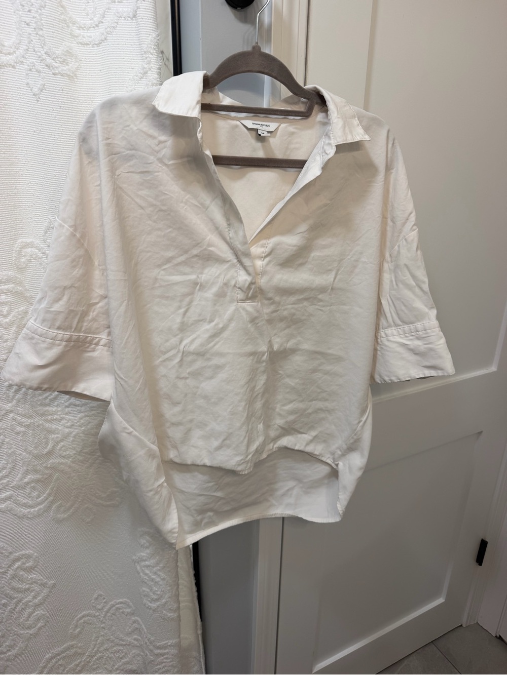 Banana Republic Drapey Cream Collared V-Neck Women's Blouse